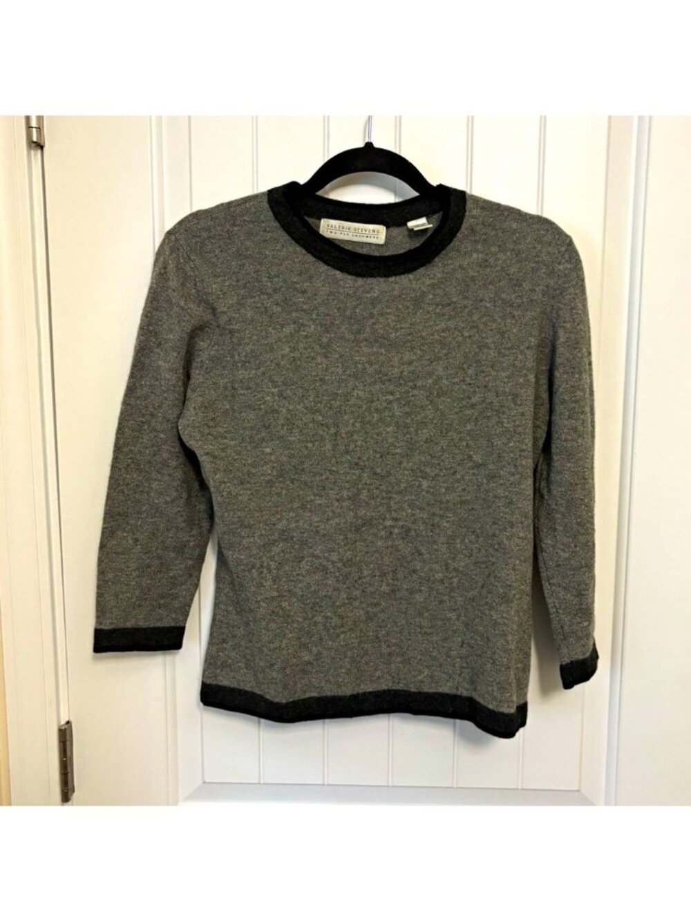 Valerie Stevens Two-Tone Cashmere Crew Neck Pullover Sweater Gray Black S PTP20”